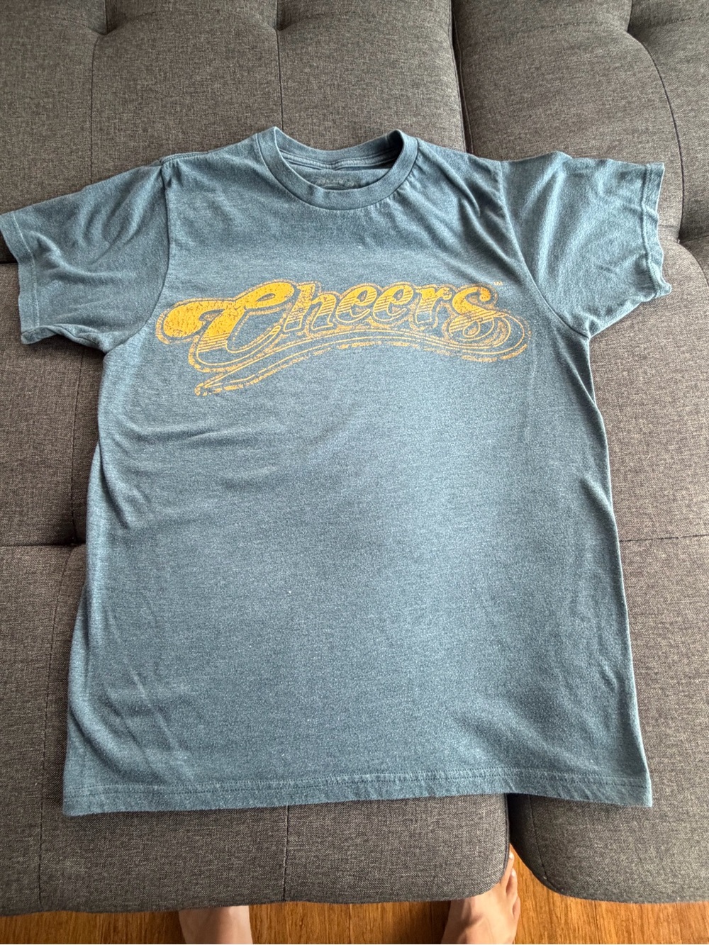 Vintage-Inspired Blue Short-Sleeve Tee with Yellow 'Cheers' Print